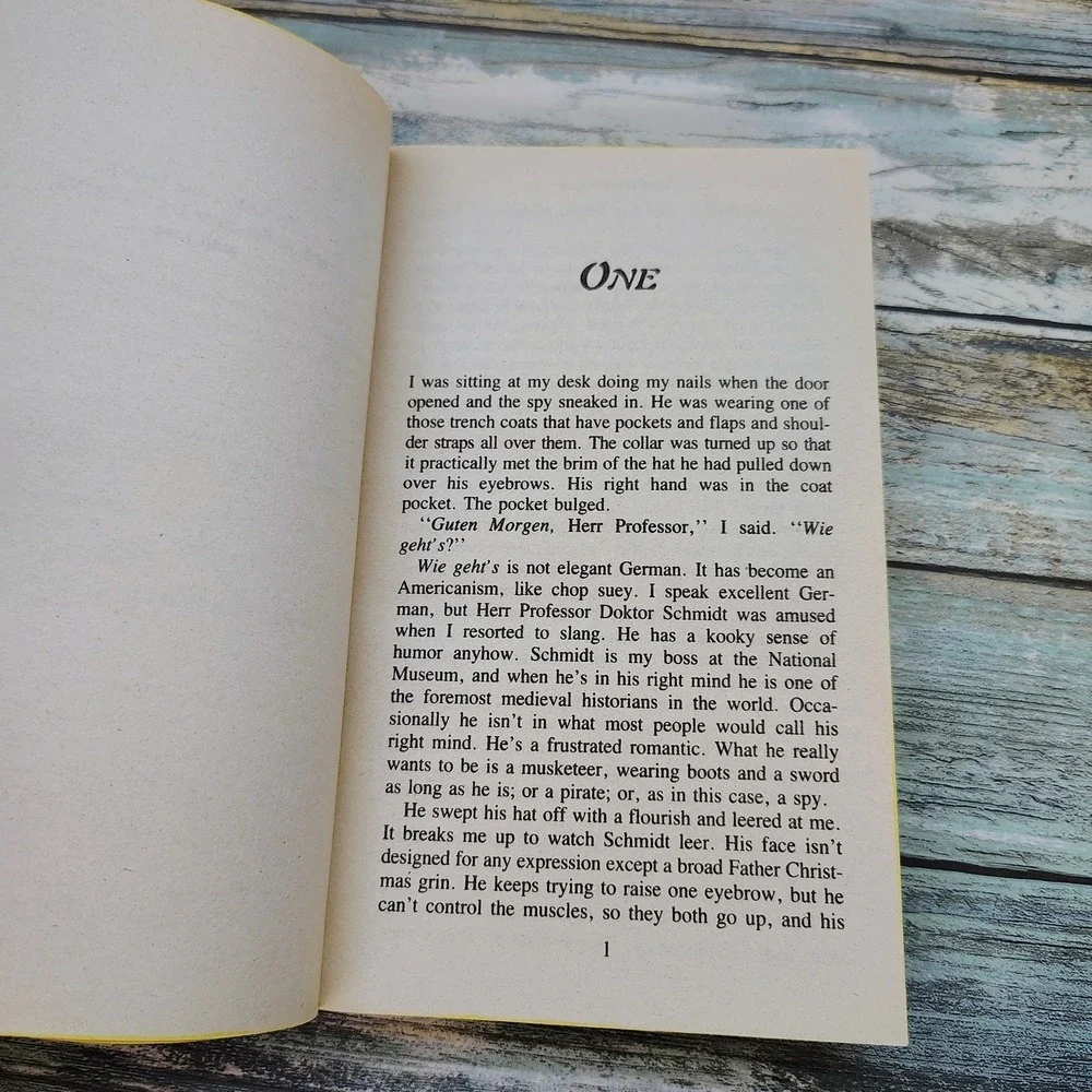 Street of the Five Moons Elizabeth Peters 1987 Tor 1st Ed Vicky Bliss Mystery PB
